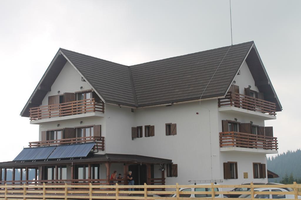 Pensiunea Muntele Alb Horezu Exterior foto