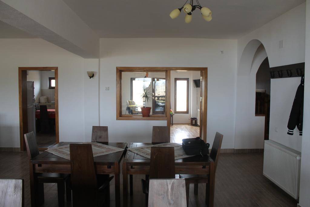 Pensiunea Muntele Alb Horezu Exterior foto